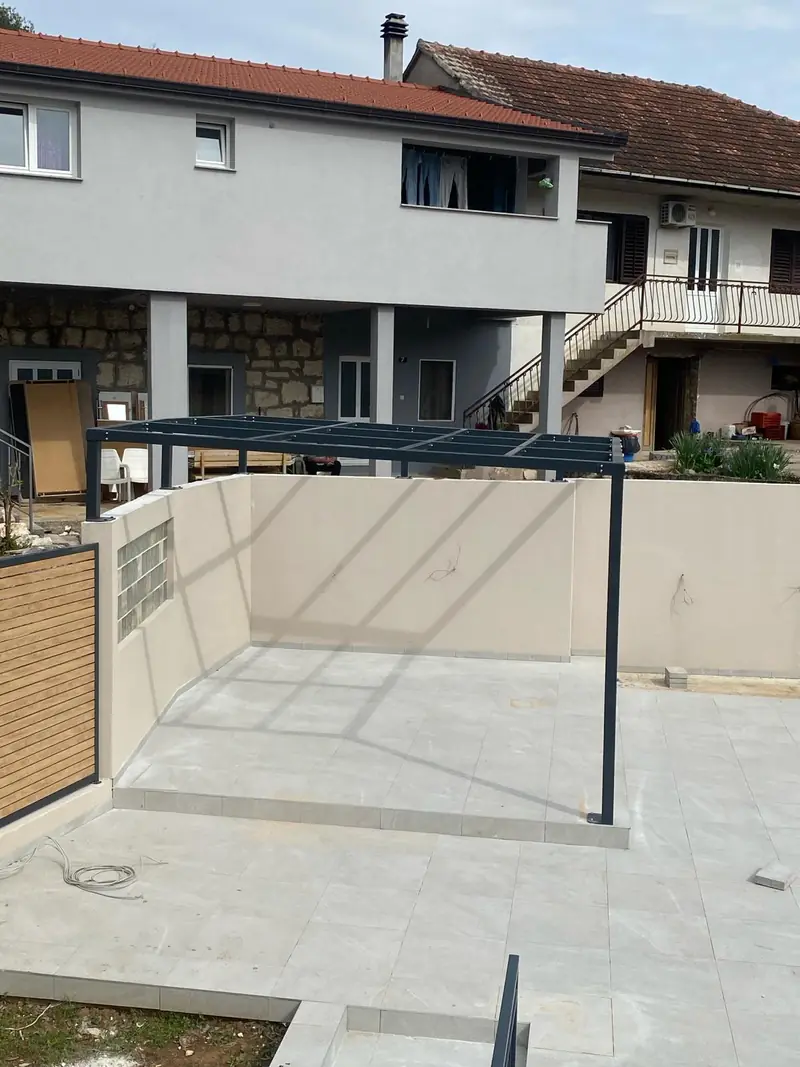 Nadstrešnica, primjer 23