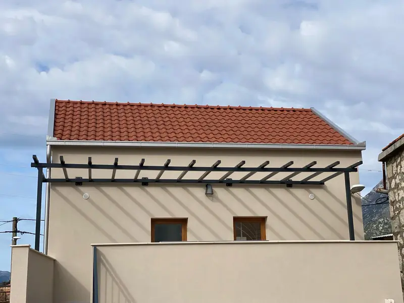 Nadstrešnica, primjer 24
